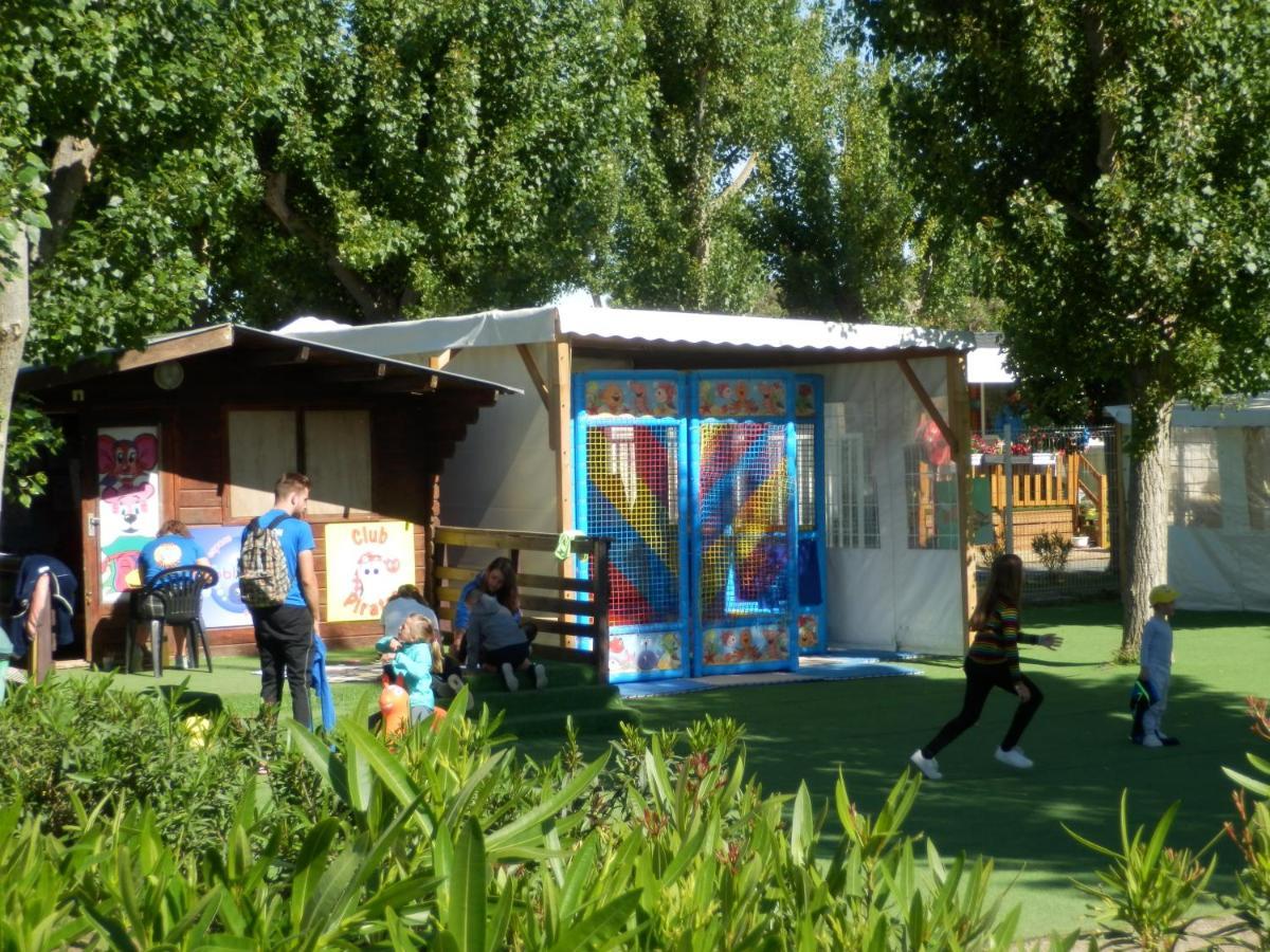 Camping Les Sables Du Midi Hotel Valras-Plage Exterior photo